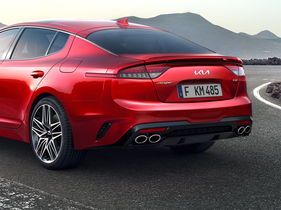Neuer Kia Stinger GT mit sensorgesteuerter elektrischer Heckklappe